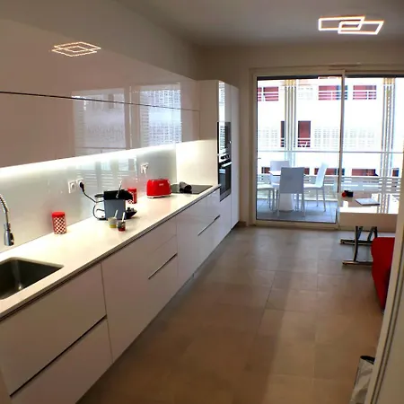 A Terrasse Ensoleillee & Parking A La Gare Du Sud Apartamento